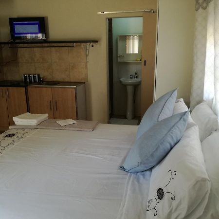 Mulmas Guest House Pretoria Exterior photo